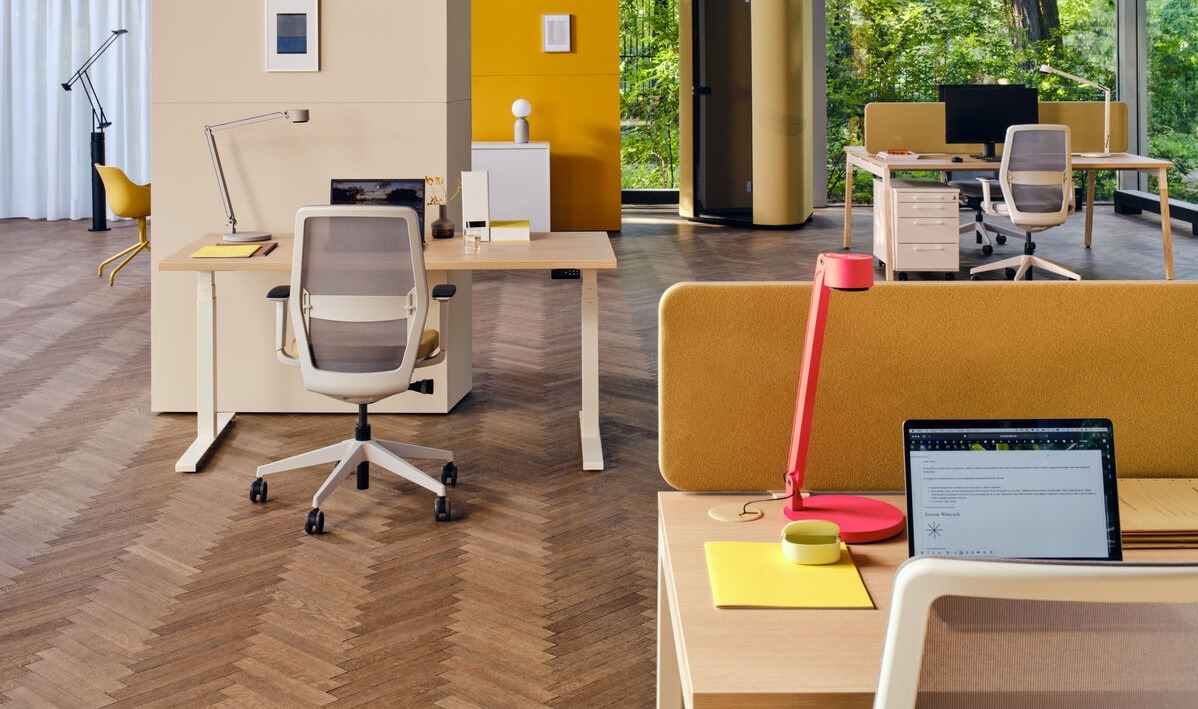 Zainwestuj w biurko ergonomiczne i wprowadź ergonomię do biura